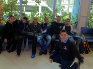 طلاب مدرسة أجيال يعودون زميلهم "علي الديب" في مستشفى دانا